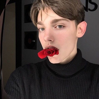 The most popular Weibo avatar in 2021, featuring European and American styles for boys. Days are still as usual, with self reflection and self sorrow