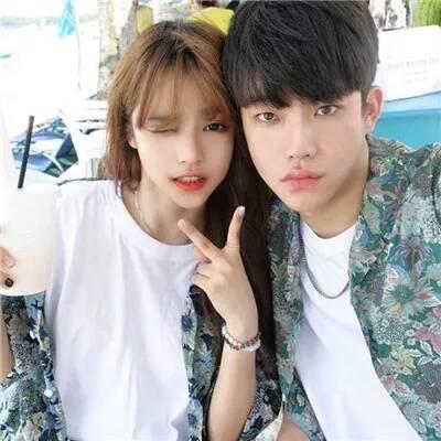 Have we ever loved a group photo of a non mainstream fresh couple's avatar in a Tieba