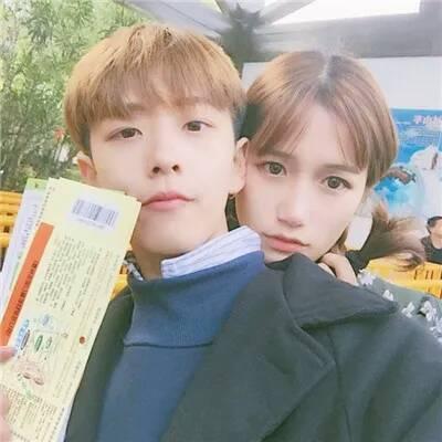 Have we ever loved a group photo of a non mainstream fresh couple's avatar in a Tieba