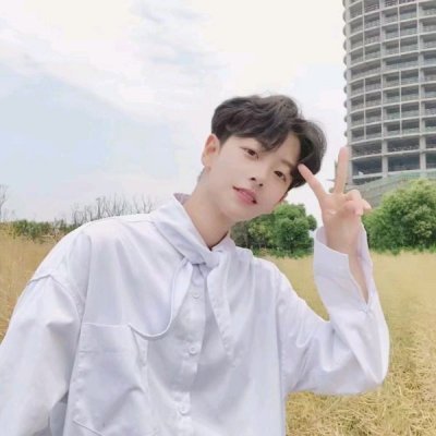 A pretty QQ avatar for a boy named Xiao Qingxin, who loves someone for too long and is too tired, but doesn't want to give up