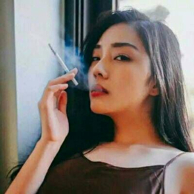 Personalized avatar girl with cold temperament and smoking 2021 latest. The older you get, the harder it is to say what you want to say to keep her.