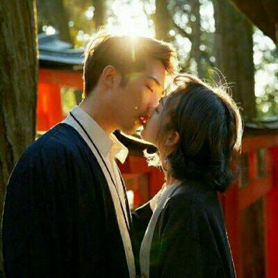 QQ personalized couple avatar kissing one by one, sweet and happy. The original intention can still be found again.