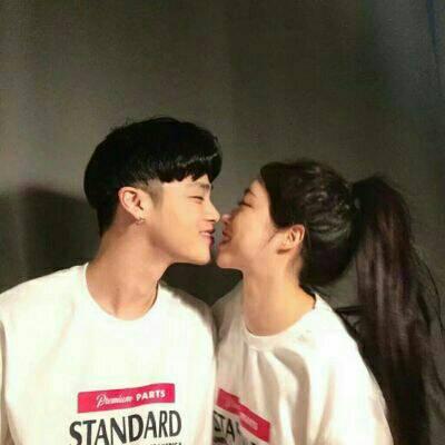 QQ personalized couple avatar kissing one by one, sweet and happy. The original intention can still be found again.