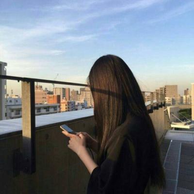 Beautiful and sad girls WeChat back profile picture with unique personality. Your mother will become my mother after many years.