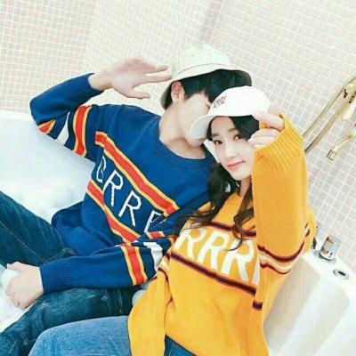QQ personalized couple avatars, one pair and two youthful sunshine, love is to give up all benevolence and justice for you