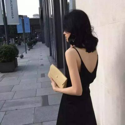 A collection of beautiful pictures of girls with long hair and their backs. I hope you will smile when you hear my name.