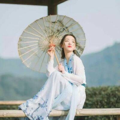 Beautiful and beautiful girls ancient style avatar WeChat HD. Distance defeats love with the help of time.