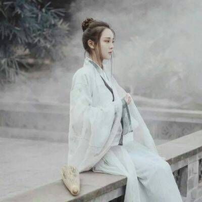 Beautiful and beautiful girls ancient style avatar WeChat HD. Distance defeats love with the help of time.