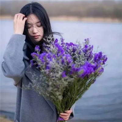 Beautiful and artistic lavender QQ avatar 2021 selection of sad tunes composed by lavender