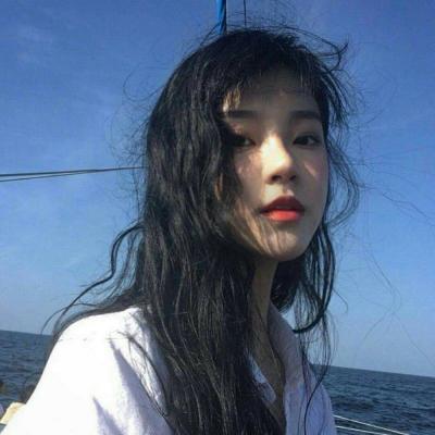 The fresh and beautiful girl's Weibo avatar has a good-looking personality. We are young and frivolous and gradually become mature.