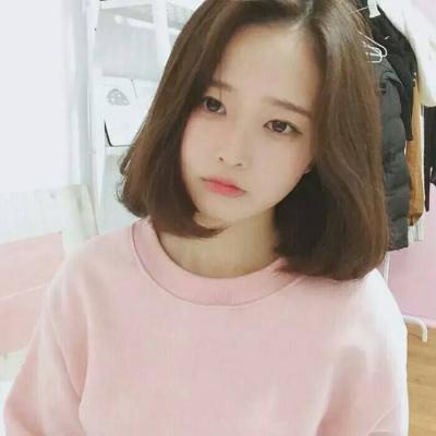 The avatar of a temperamental short-haired beauty is cool and cool on WeChat. Alienation does not necessarily mean dislike, it may mean too much liking.