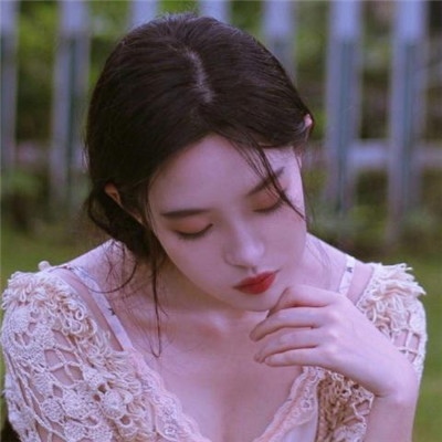 The most popular WeChat avatar of 2021 is a female who is domineering and cold. She sheds tears without wiping off her makeup and is intoxicated by the peach blossoms in the rain.