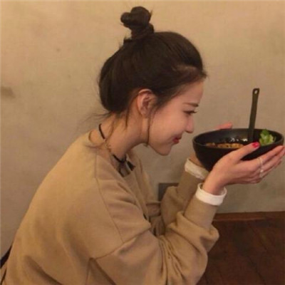 The most auspicious and good-looking avatar on WeChat is a woman with positive energy. Let us eat in vain as companions in the world of mortals.