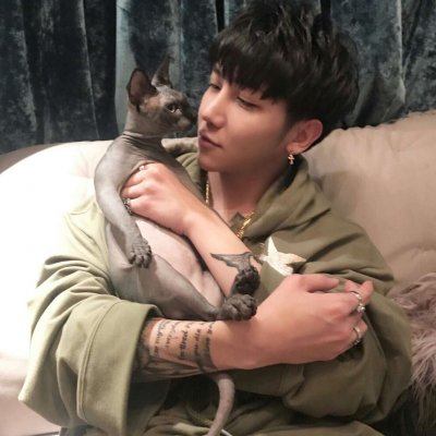 The latest collection of WeChat avatars of boys holding pets in 2021 You are my longing and contradictory dream