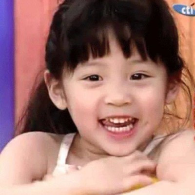 A collection of cute photos of Ouyang Nana when she was little