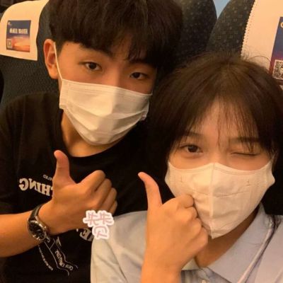 The couple's avatar shows affection, one on the left and one on the right, super sweet 2021. It doesn't matter, everyone is full of tears and strides forward.
