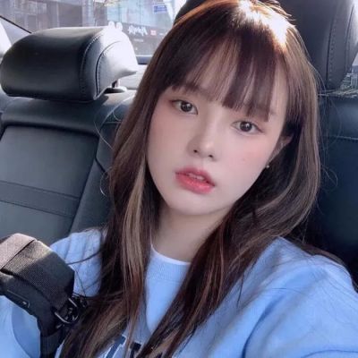2021 Simple and very clean avatar of a cold girl. I want to fall into the endless loop of summer night romance with you.