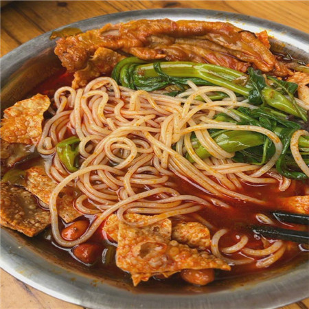 The latest high-definition, real and delicious material of snail noodles. Students who love to eat snail noodles, please raise your hand. I am Kangkang.