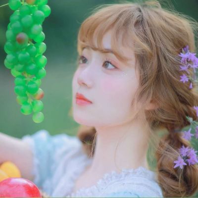 A beautiful girl's profile picture with a sense of artistic conception and story. The sun warms those who get up early, and the moon accompanies those who stay up late.