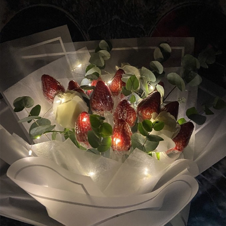 The very romantic picture of the first strawberry bouquet in winter is real. Strawberries are only in my mouth but you are in my heart.