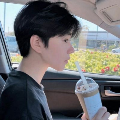 A very gentle and handsome boy's avatar. Eat well every day. Don't be irritable but be gentle.