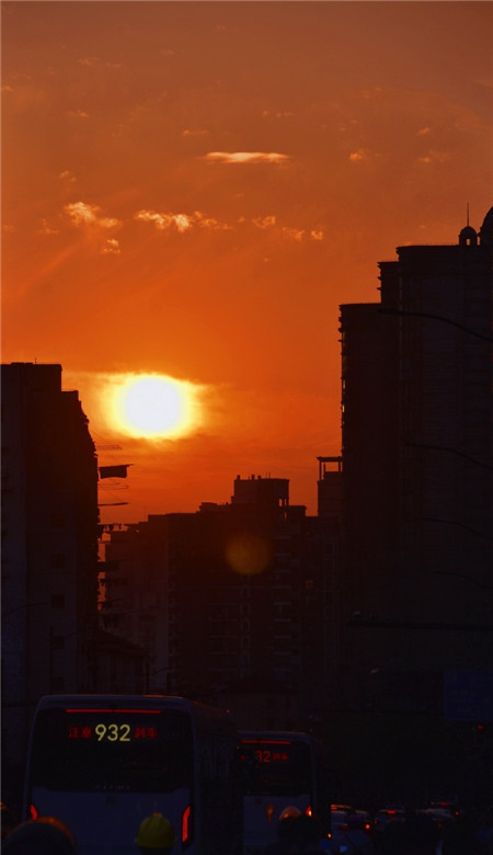 Sunset and dusk are very beautiful and high-end wallpapers. Waiting for a grand sunset.