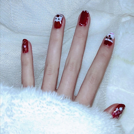 The 2021 Christmas manicure is super white and beautiful. I hope the happiness will not only last on Christmas day