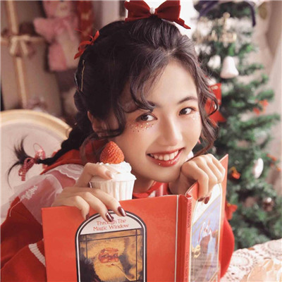 2021 Christmas is super festive and beautiful. The avatar of a beautiful girl with a sense of atmosphere. I always think that the future is long, but in fact, the world is unpredictable.