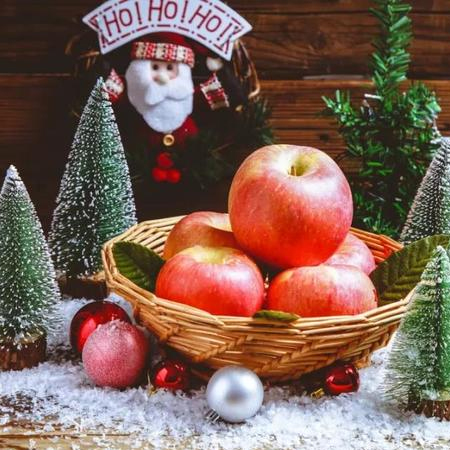Beautiful pictures of apples on Christmas Eve 2021 are super cute. Its safe to eat apples on Christmas Eve.