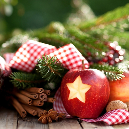 Beautiful pictures of apples on Christmas Eve 2021 are super cute. Its safe to eat apples on Christmas Eve.