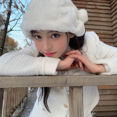 Instagram avatars of beautiful girls who are very peaceful in winter. I cant choose the best one. I choose the best one.