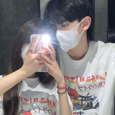 Fashionable Couple WeChat Avatar Pictures