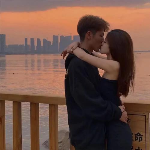 QQ couple's avatar is cold and domineering, one man and one woman