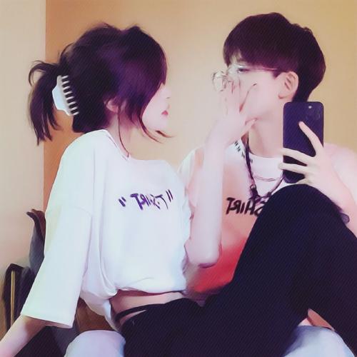 QQ couple's avatar is cold and domineering, one man and one woman