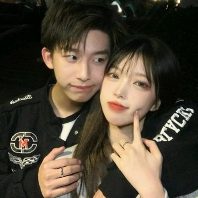 Very high-profile couple avatar pictures