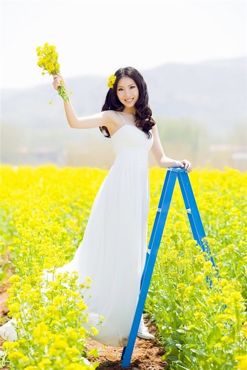 Youth in Rapeseed Flowers Pictures of Young and Fresh Girls