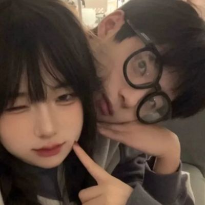 Couple's avatar picture of two people in love