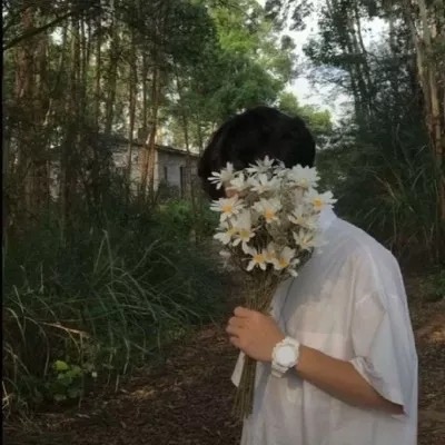 HD picture of a relatively literary half-length man's head holding flowers