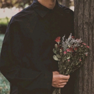 HD picture of a relatively literary half-length man's head holding flowers