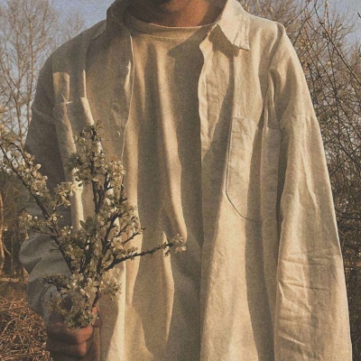 HD picture of a relatively literary half-length man's head holding flowers