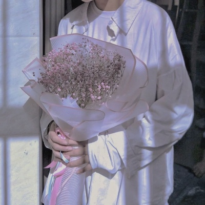 HD picture of a relatively literary half-length man's head holding flowers