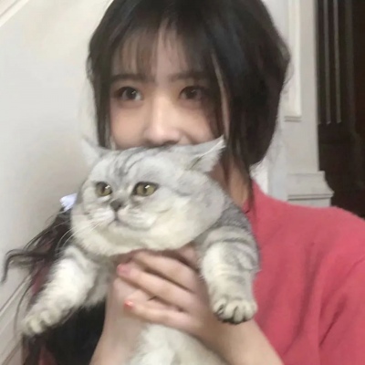 女生抱猫咪头像可爱好看