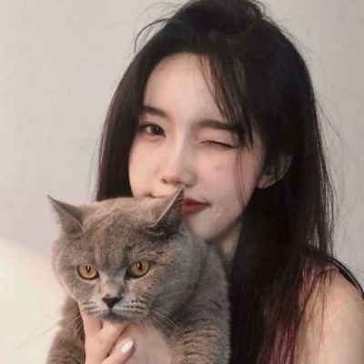 女生抱猫咪头像可爱好看