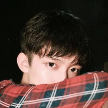 QQ avatar boy's side face is cold and handsome