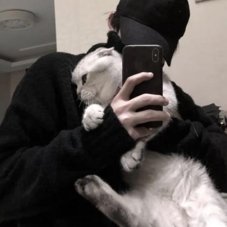 Avatar of boy hugging cat