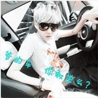 QQ avatar picture of a boy wearing glasses with words