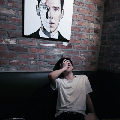 WeChat avatar HD picture of sad and lonely boy