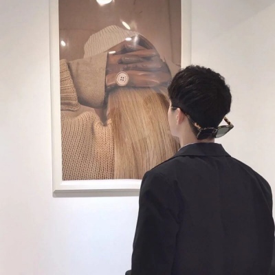 Faceless male head on WeChat