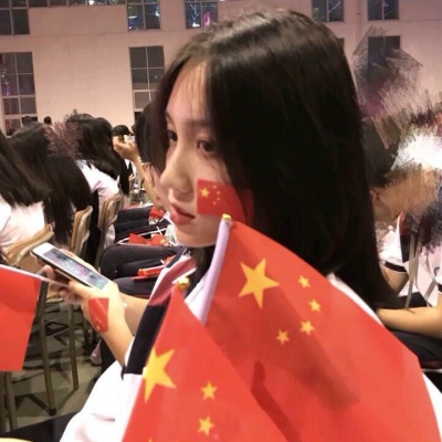 脸有上国旗/女生拿着国旗的头像图片