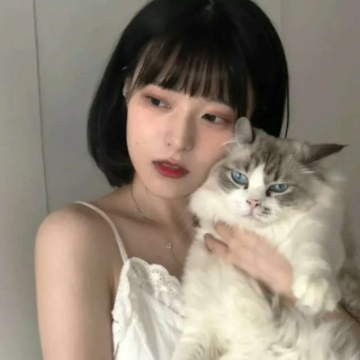 高清好看抱猫女头甜美图片